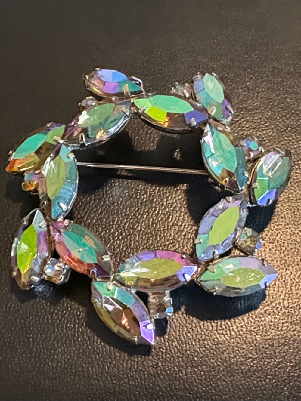 Vintage 1950s Aurora Crystal Wreath Brooch - Iridescent Green